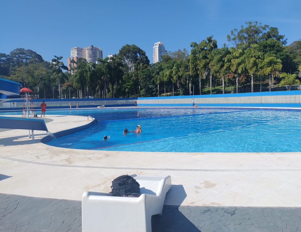 Com outono quente, piscinas do Pelezão convidam para um mergulho cidadão