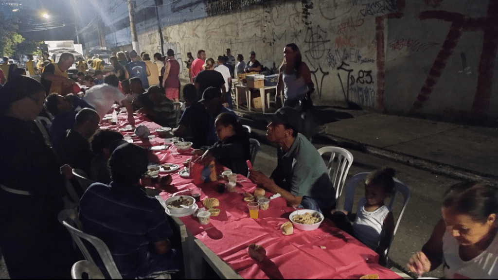 Na Rua Avelino Chaves um exemplo de solidarieade ao povo de rua